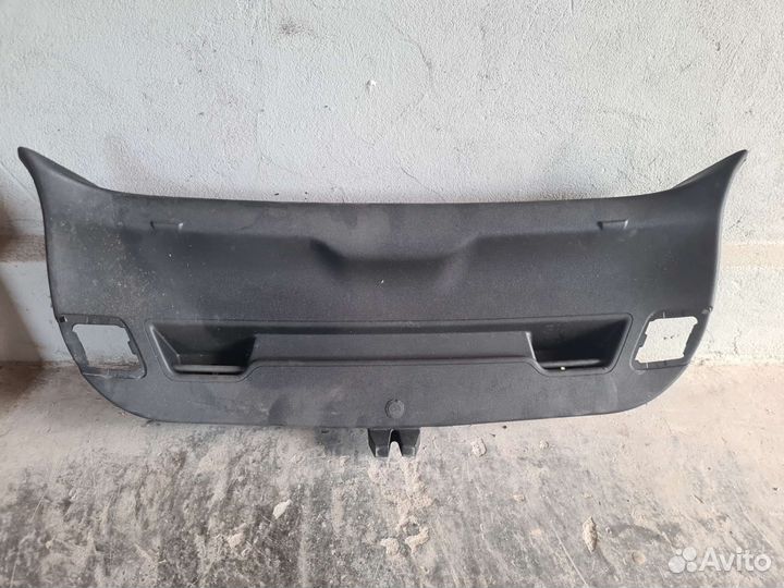 Обшивка крышки багажника opel astra j