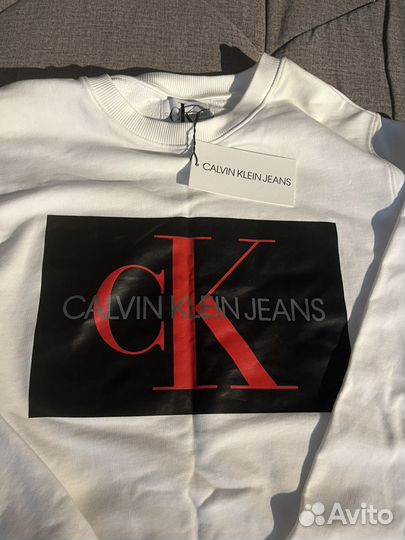 Calvin klein свитшот(оригинальный+новый)