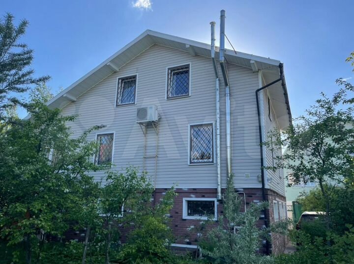 Дом 195 м² на участке 8 сот.