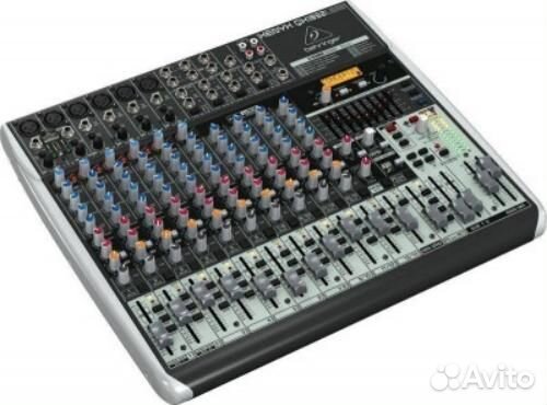 Микшерный пульт Behringer QX1832USB