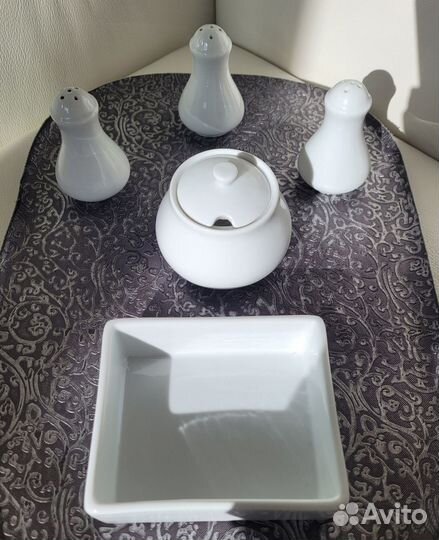 Фарфоровый сервиз, набор кружек 4 шт