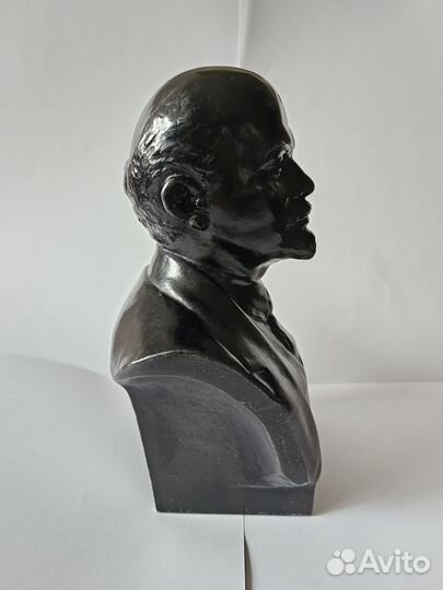 Бюст В. И. Ленин