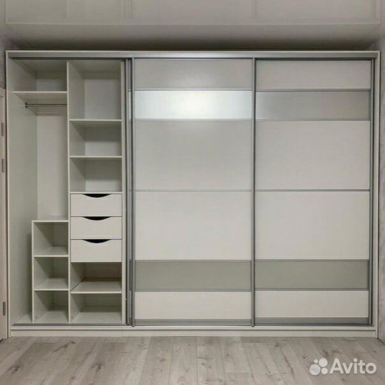 Шкаф с зеркалом