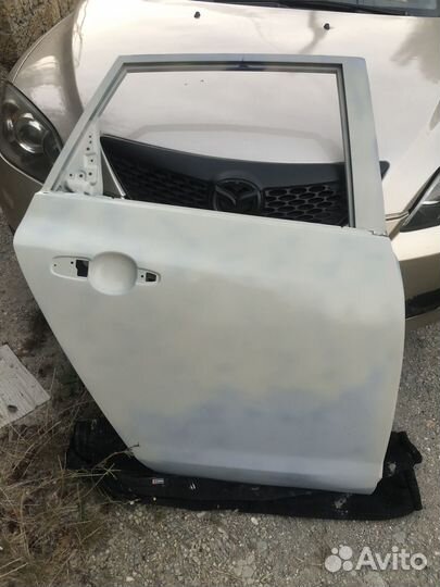 Дверь задняя правая для mazda 3 бк хетчбэк
