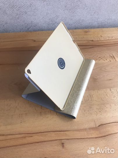 Чехол-книжка с блютуз-клавиатурой для iPad Air