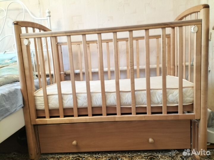 Продам кроватку с продольным маятником