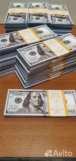 50 пачек номиналом 100 Долларов нового образца