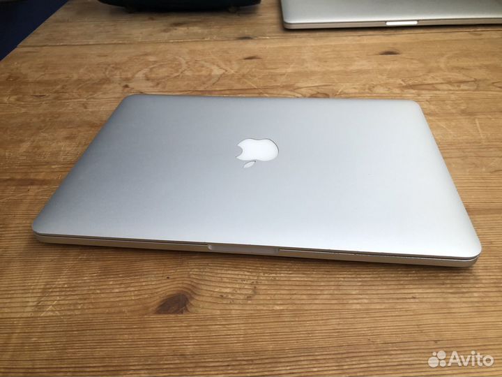 Второй MacBook Pro сына маминой подруги :)