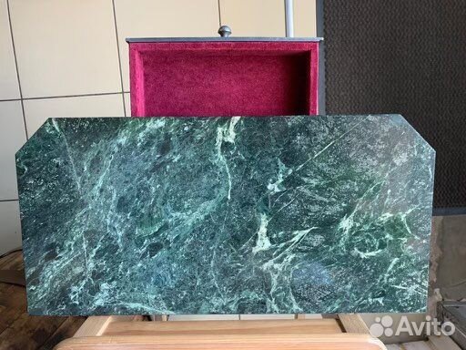 Туалетный столик с зеркалом и подсветкой