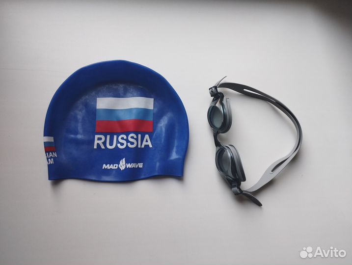 Шапка и очки для плавания