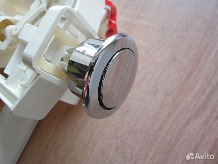 Новый. Чехия. Универсальная регулируемая арматура