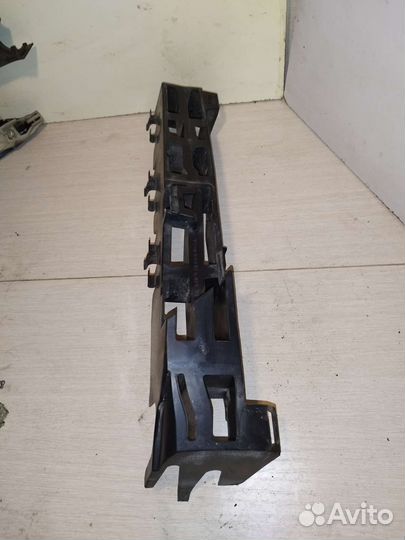 Абсорбер переднего бампера Renault Duster