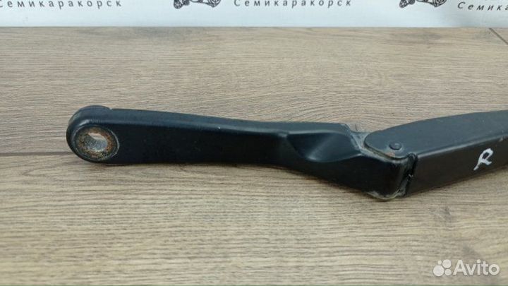 Поводок стеклоочистителя передний правый Peugeot