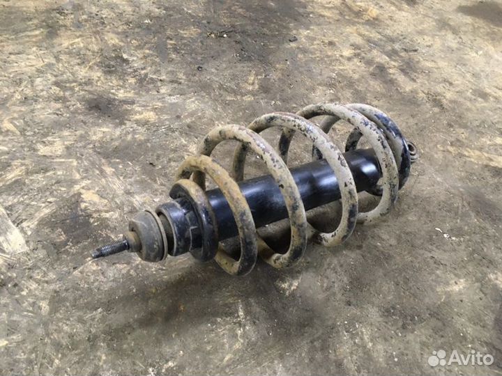 Стойка подвески задняя правая Daewoo Nexia седан