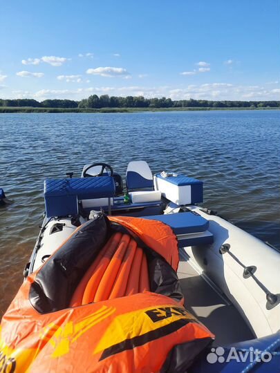Лодка с мотором
