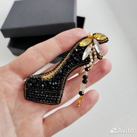 Брошь из бисера туфля черная