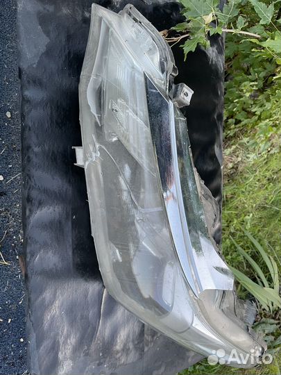 Фары на Toyota Corolla Axio E160