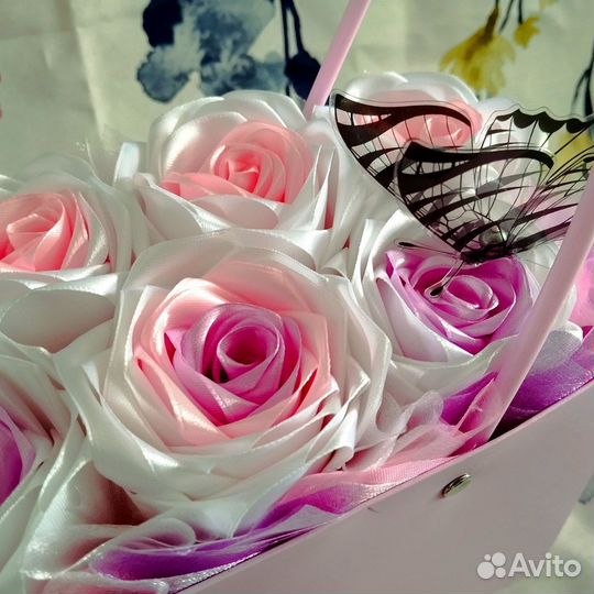 Розы из атласных лент