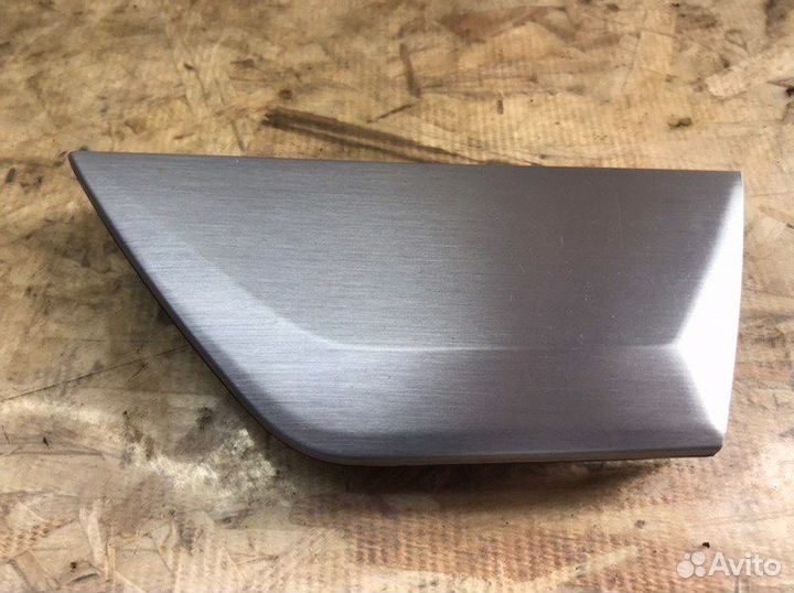 Накладка декоративная передняя правая