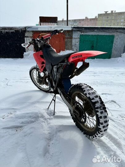 Продаю мотоцикл Honda cr250r