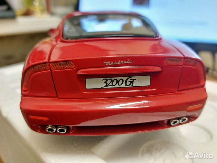 Коллекционная модель Maserati 3200 GT 1:18