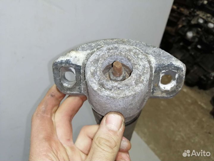 Задняя стойка амортизатор Шевроле Круз