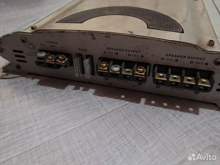 Автомобильный усилитель