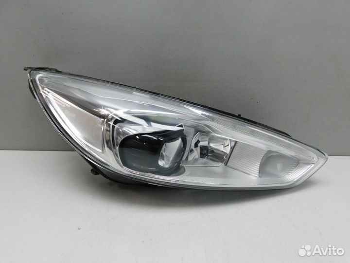 Фара правая Ford Focus III 02935