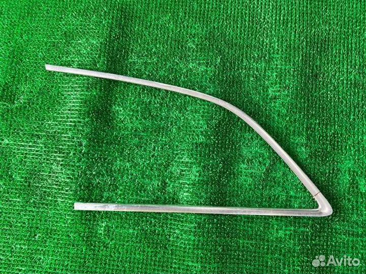 Молдинг стекла собачника задний левый Audi Q7 4LB