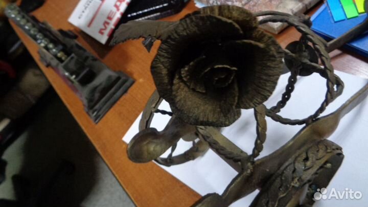 Кованая подставка для вина лафет пушка роза