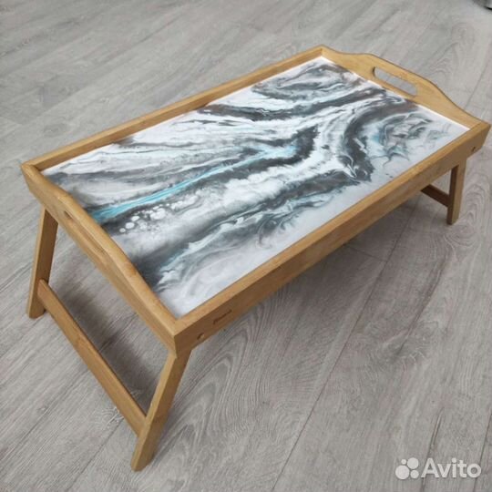 Поднос на ножках