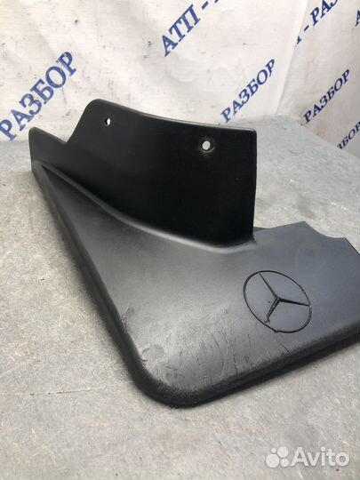 Зад лев брызговик W164