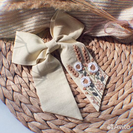 Бантики ручной работы с вышивкой