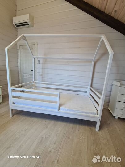 Кровать домик