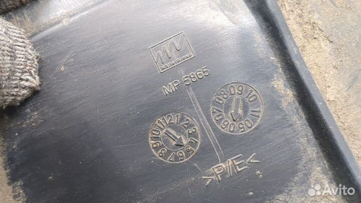 Защита арок (подкрылок) правая передняя Nissan Note E11, 2006