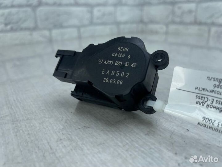 Моторчик заслонки отопителя Mercedes M-Class W163