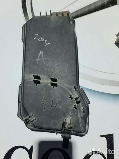 Корпус блока предохранителей Mercedes W204