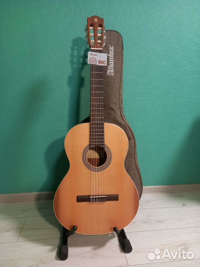 Классическая гитара Alhambra