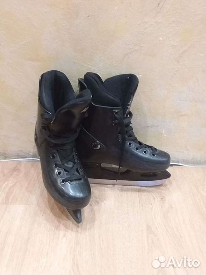 Коньки хоккейные