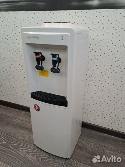 Кулер для воды напольный (новый)