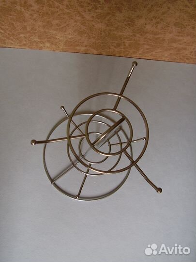 Подставка под чашки металлическая