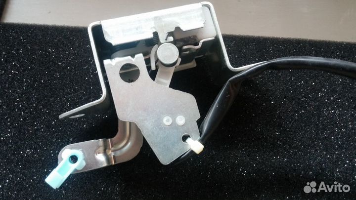 Ford Escape тайванец 2008 г замок стекла багажника