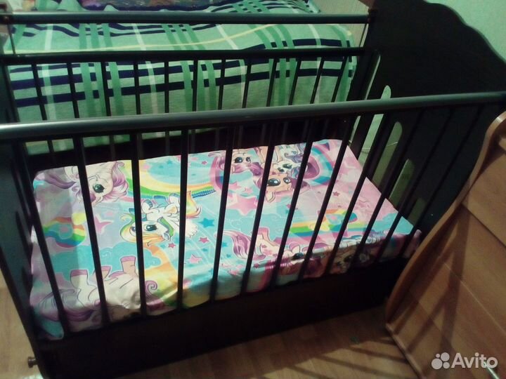 Детская кроватка- маятник