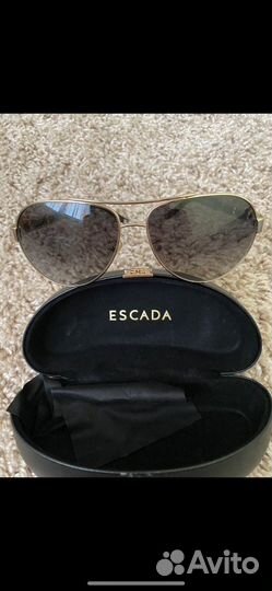 Солнцезащитные очки escada