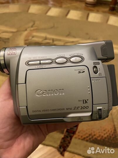Видеокамера Canon zr 200