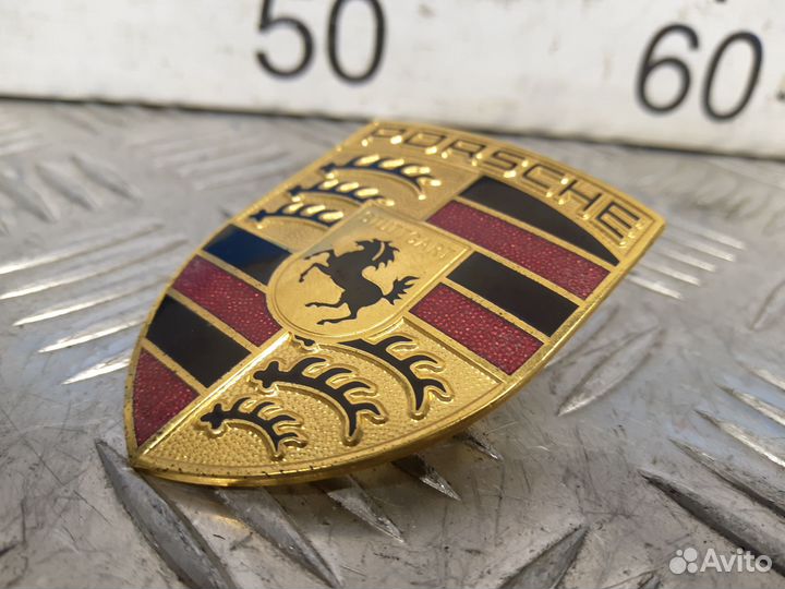 Б/У Эмблема Porsche 911/Boxter/Cayenne
