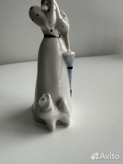Фарфоровая статуэтка 