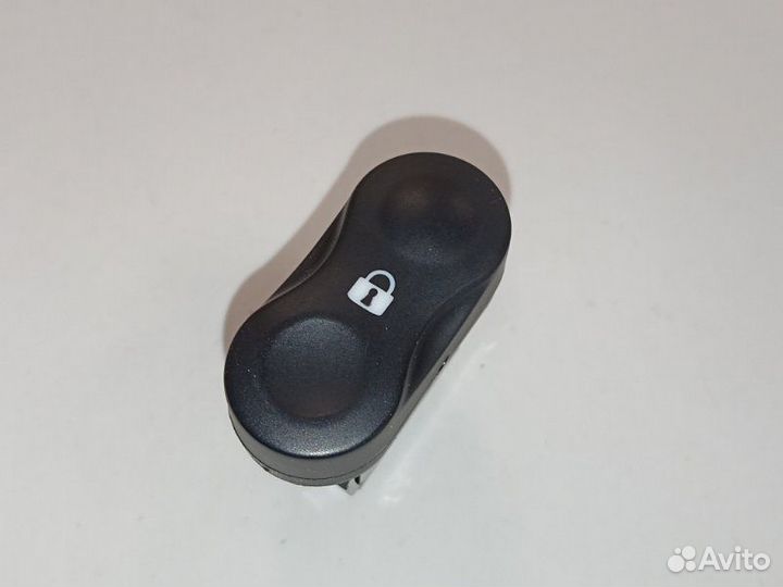 Кнопка центрального замка Nissan Almera G15