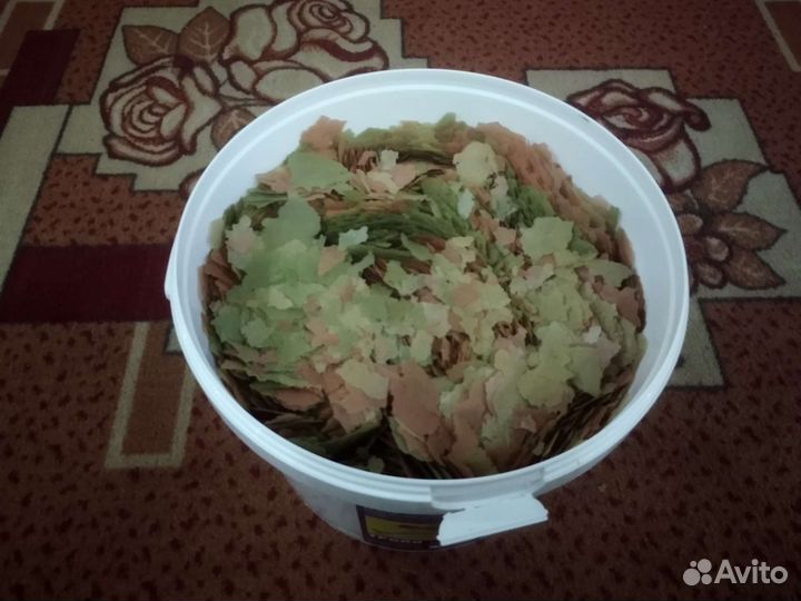 Корм для рыбок, коряги, трубки