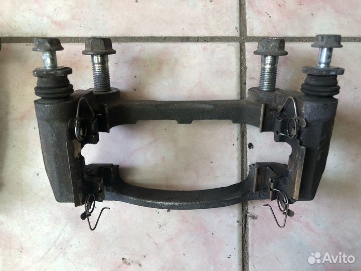 Суппорт передний левый Nissan Qashqai J11 рест